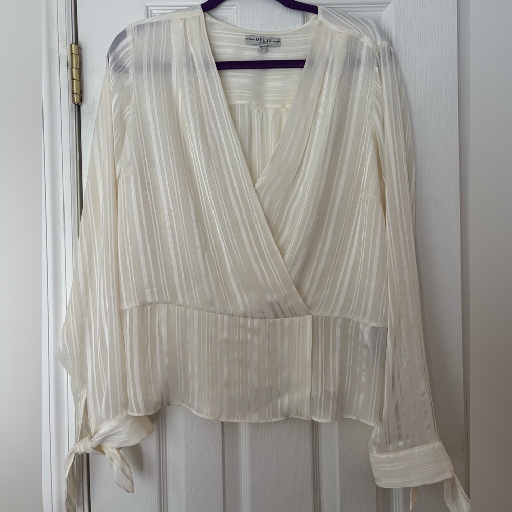 ‼️ SALE ‼️ NWOT Guess Top